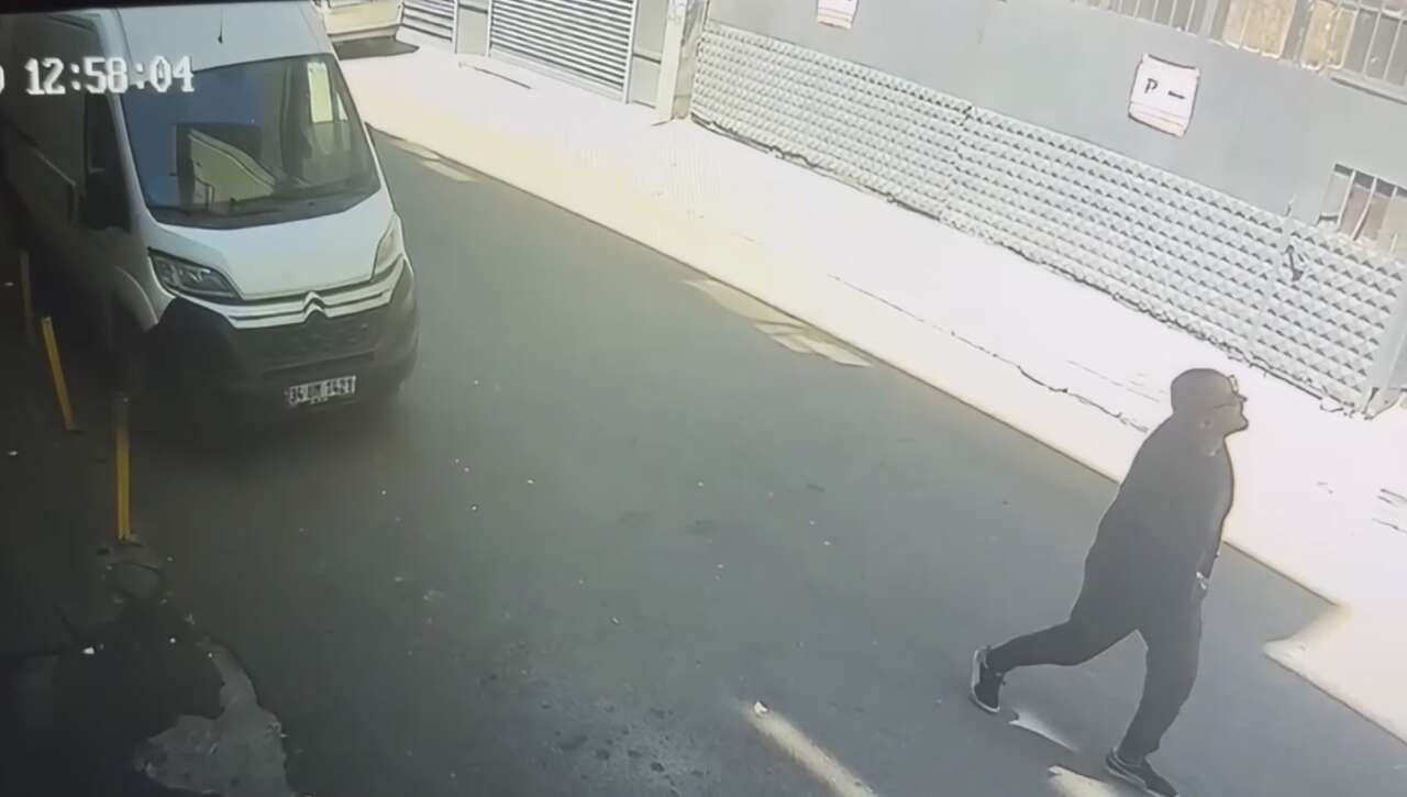 Eşiyle ilişkisi olduğunu düşündüğü çalışanı silahla vurdu 2